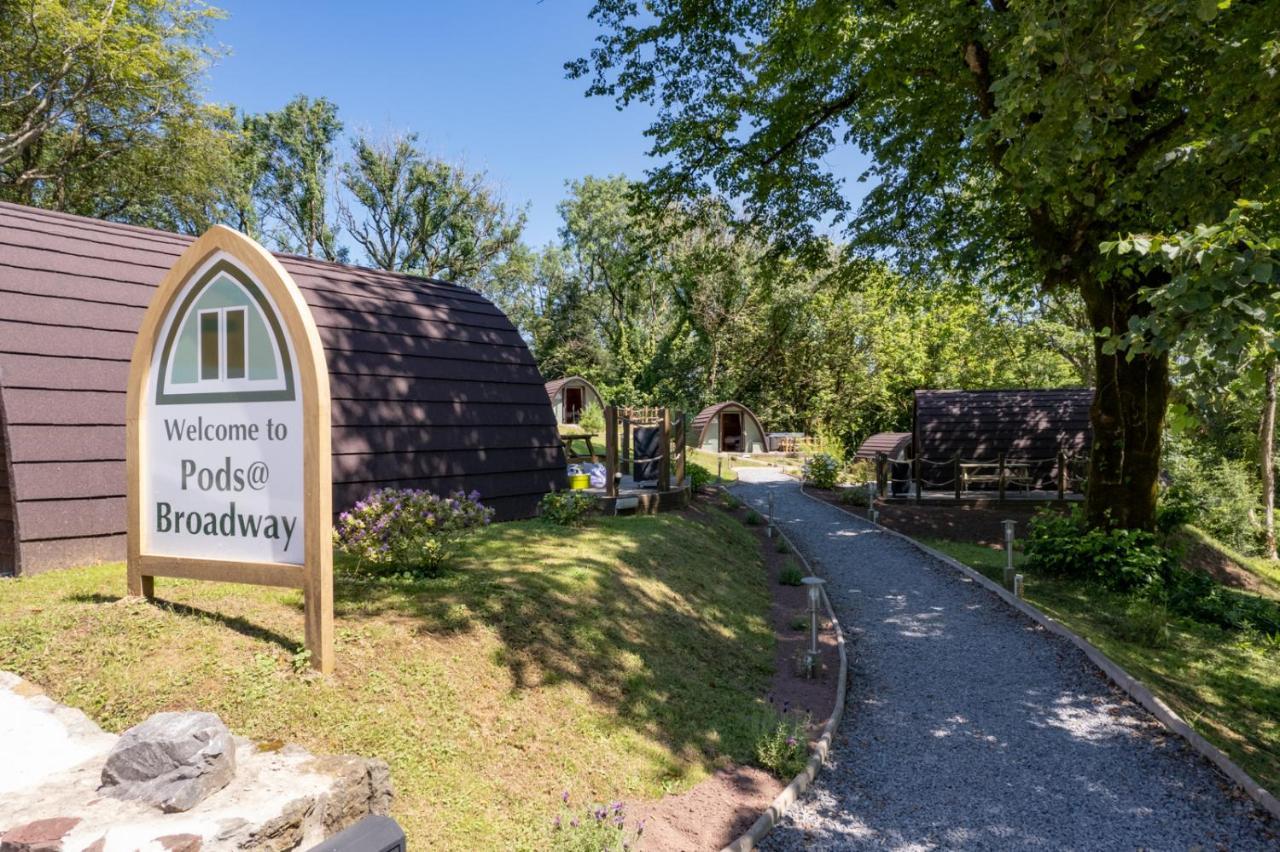 Villa Pods At Broadway Laugharne Exterior foto